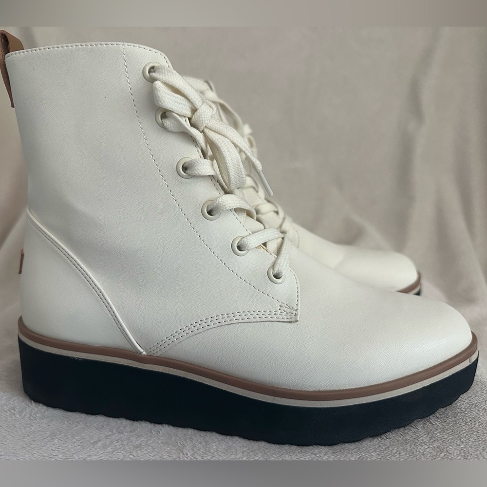 Dr.Scholl’s, White side-zip ankle boot, Size 6.5 - Excellent condition